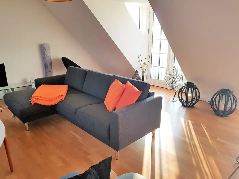 Sofagruppe ved vinduerne